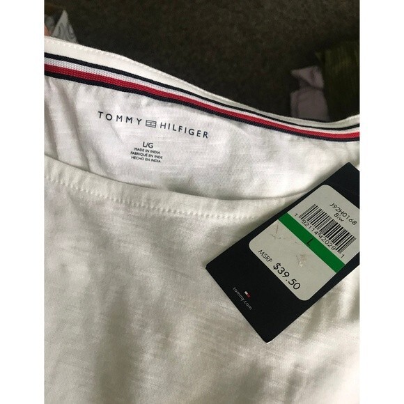 Tommy Hilfiger mens short sleeve t-shirt white w/black pocket. Size Large NWT - Picture 6 of 6